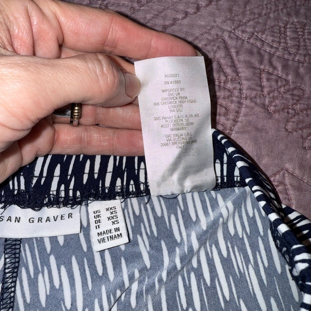 Susan Graver dark navy and White Patterned Women's Bermudas - Picture 5 of 6